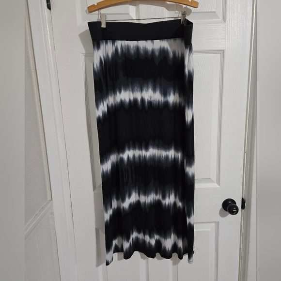 A.N.A. Maxi Skirt Size 1X Black White Flexible Flowy Boho Casual Striped - Picture 3 of 12